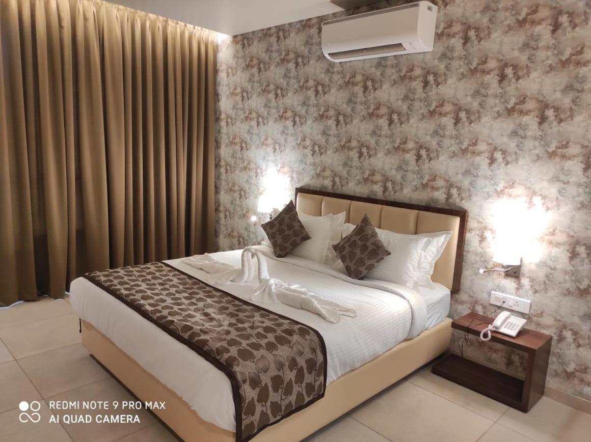 Hotel Shlok Kolhapur Exterior photo